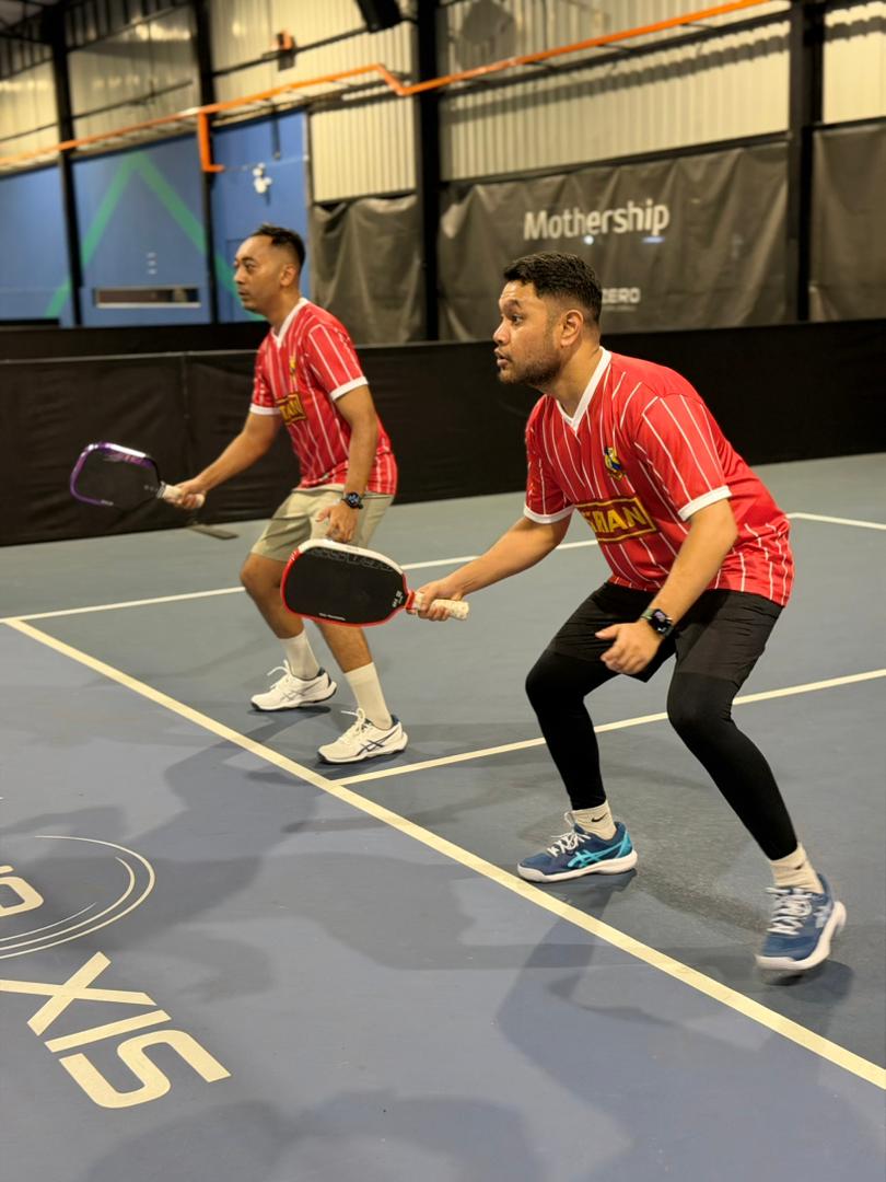 [PRE-ORDER] STARIAN Stripe V-Neck Jersey